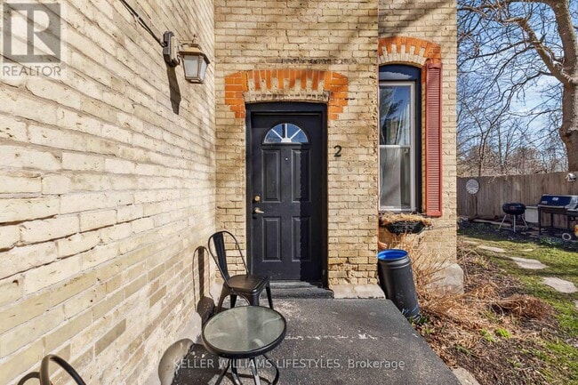 Building Photo - 86 Byron Ave E