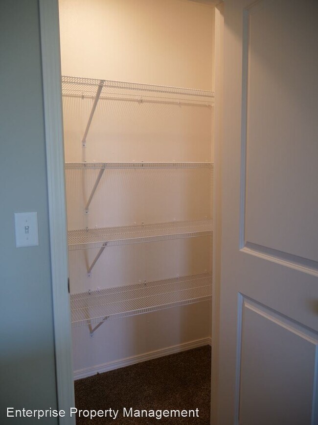 Building Photo - 4 br, 2 bath House - 131 Silver Maples Dr