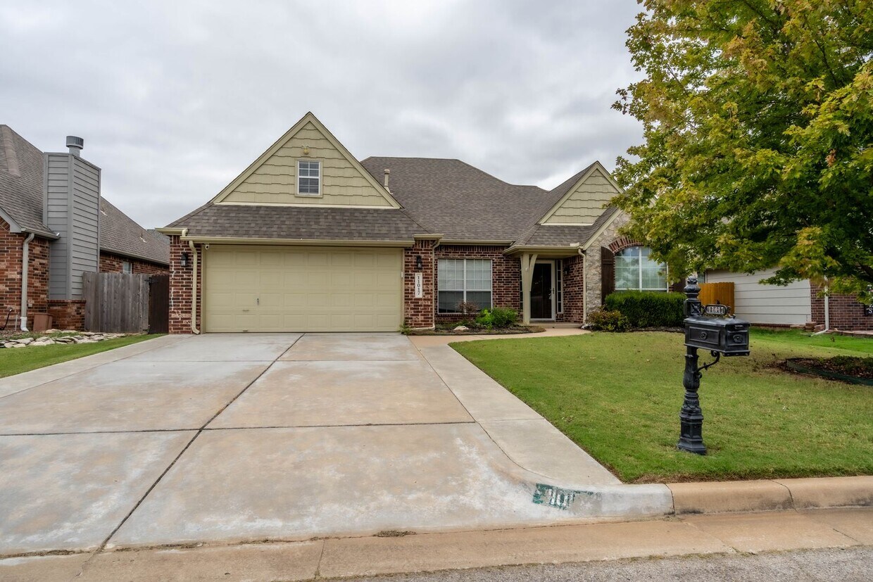 Foto principal - Beautiful 4 Bed 2.5 Bath Property in South...