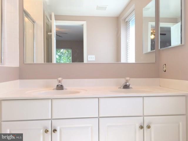 Foto del edificio - 404 Rockfleet Rd