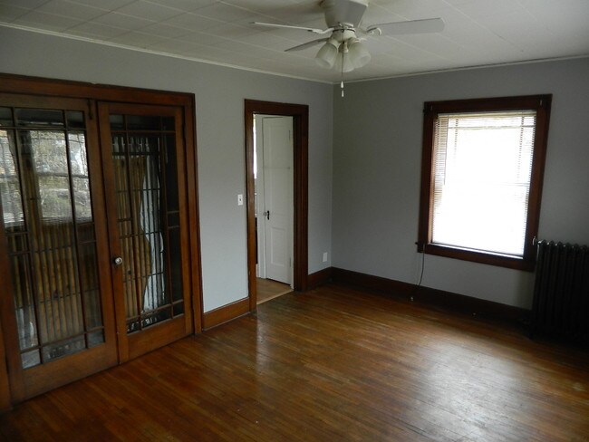 Building Photo - 815 S Fell Ave