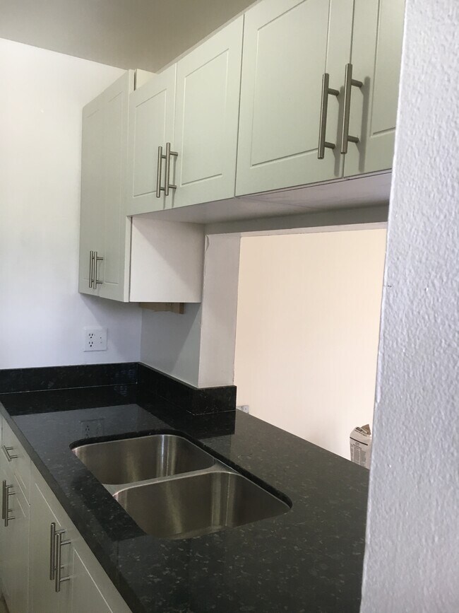 Fregadero de cocina - 6540 W 27th Ct