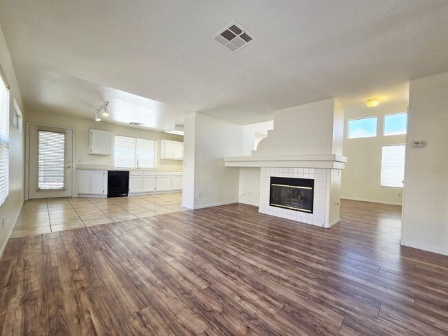 Building Photo - 1900 Villa Vista Way