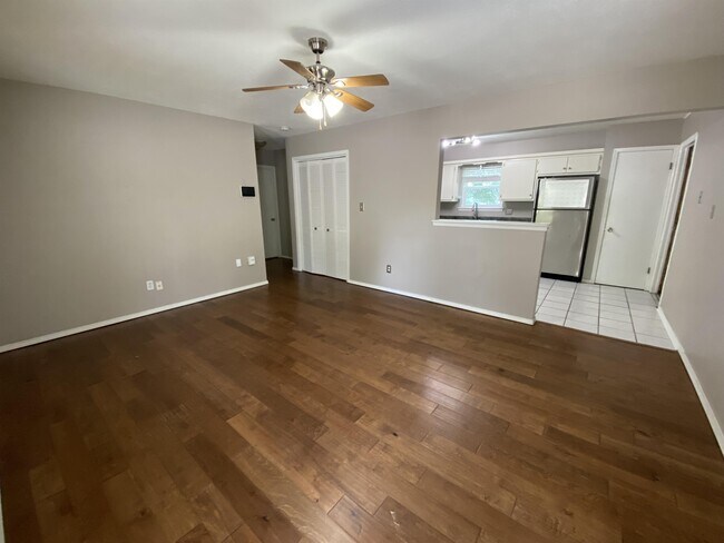 Building Photo - 1612 Farmington Ave