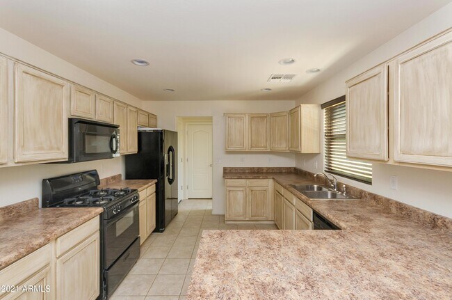 Building Photo - 2258 S Ponderosa Dr