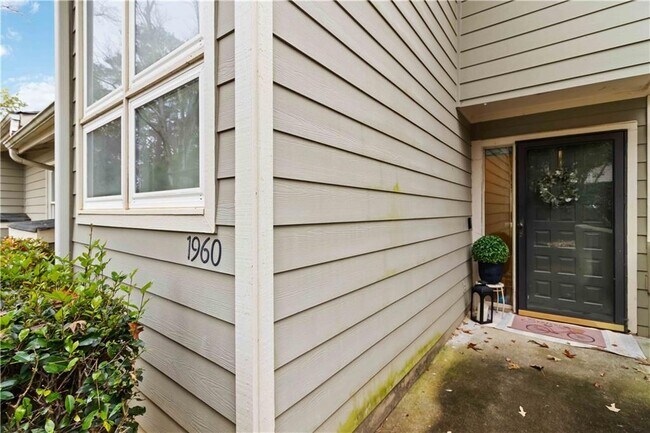 Foto del edificio - 1960 Variations Dr NE