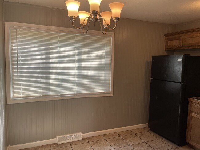 Foto del edificio - COMING SOON: Bright 3-Bed Home with Spacio...