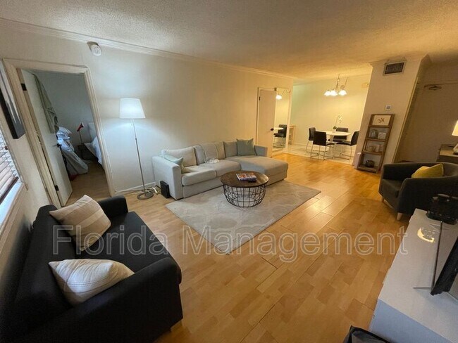 Foto del edificio - 2424 SE 17th St