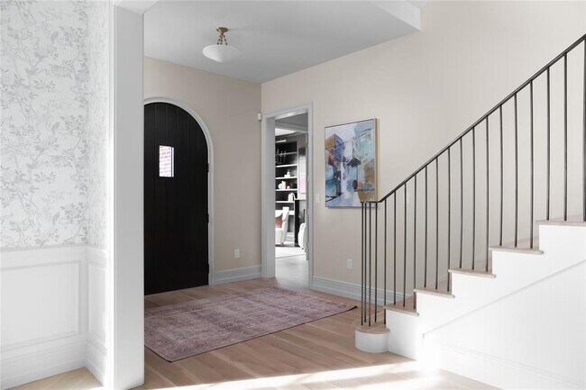 Foto del edificio - 2407 Jarratt Ave