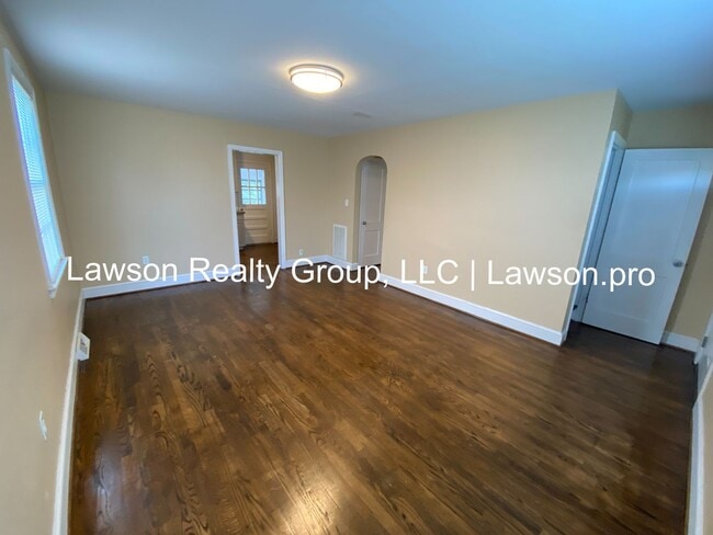 Foto del edificio - Updated Four Bedroom Home with a Full Walkout Basement