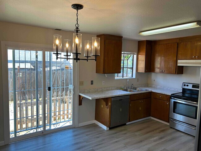 Building Photo - 542 Tehama Ave
