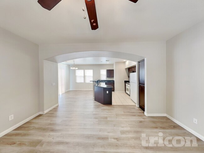 Foto del edificio - 5372 Flowing Spring St