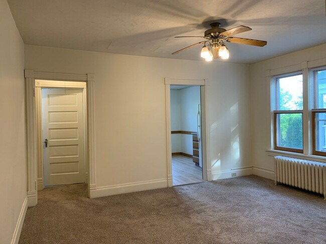 Foto del edificio - 2128-2130 E 2nd St