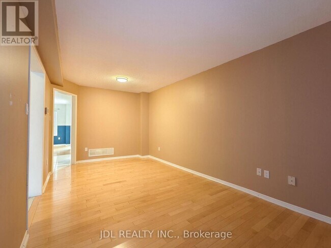 Building Photo - 35 Kenborough Ct