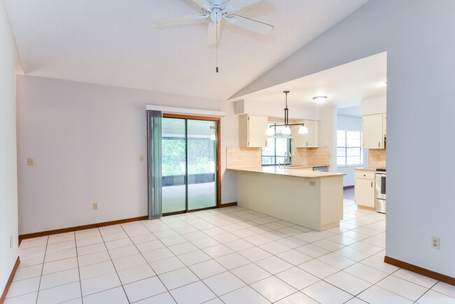 Building Photo - 715 Gilda Dr