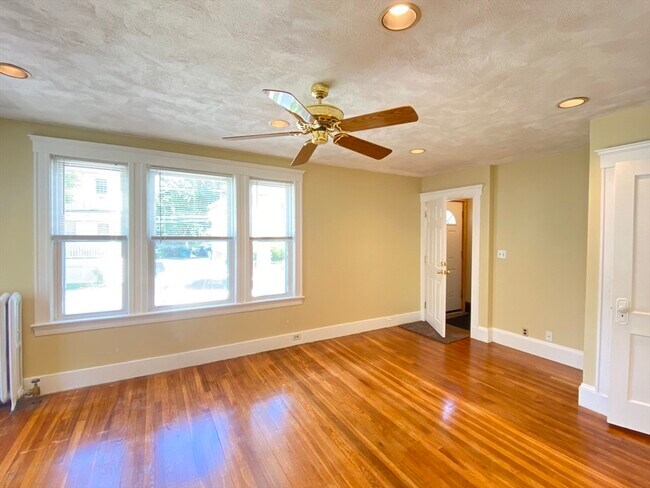 Foto del edificio - 39 Davis Rd