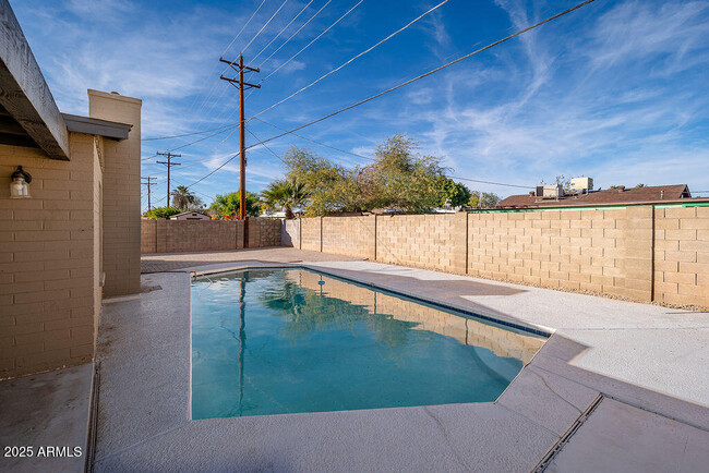 Building Photo - 3314 E Cypress St