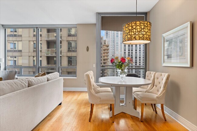 Foto del edificio - 600 N Lake Shore Dr