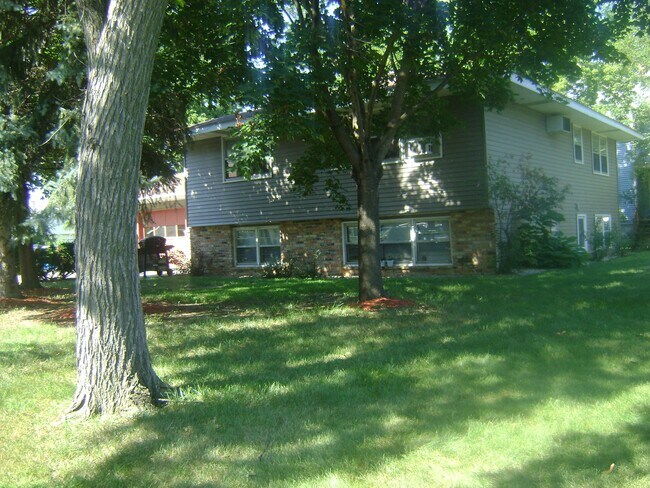 Frente - 2233 5th Ave, NE