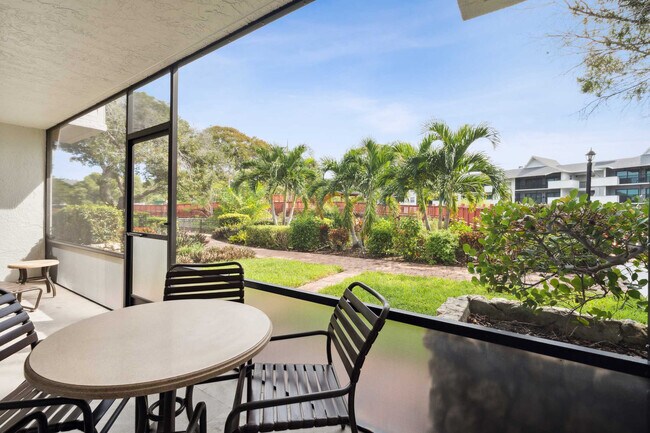 Foto del edificio - 600 Neapolitan Way