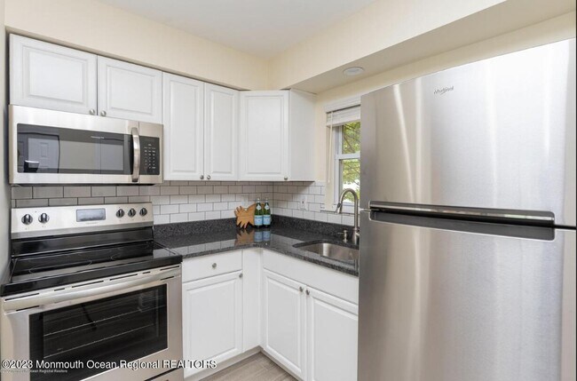 Foto del edificio - 321-323-323 Shore Dr