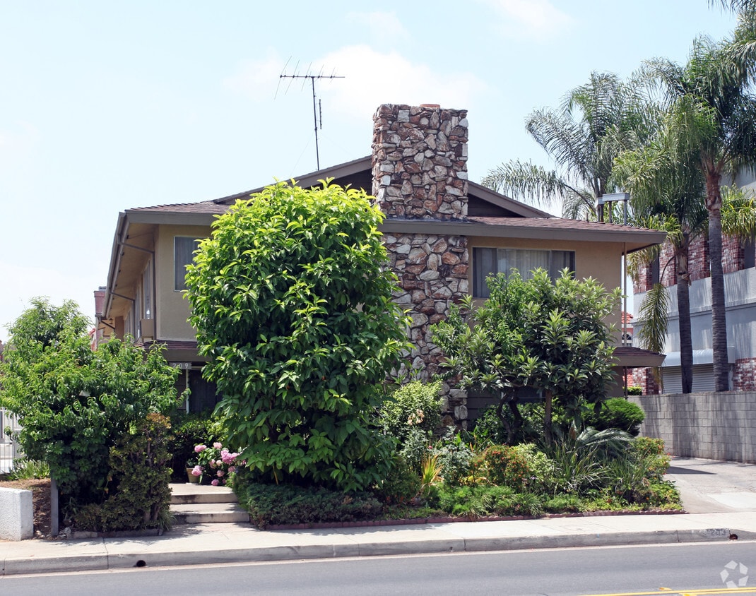 Primary Photo - 209 S Chapel Ave