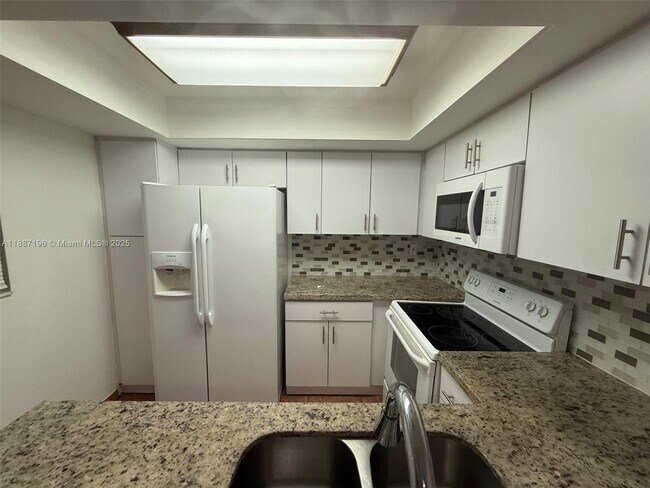 Foto del edificio - 10843 NW 7th St