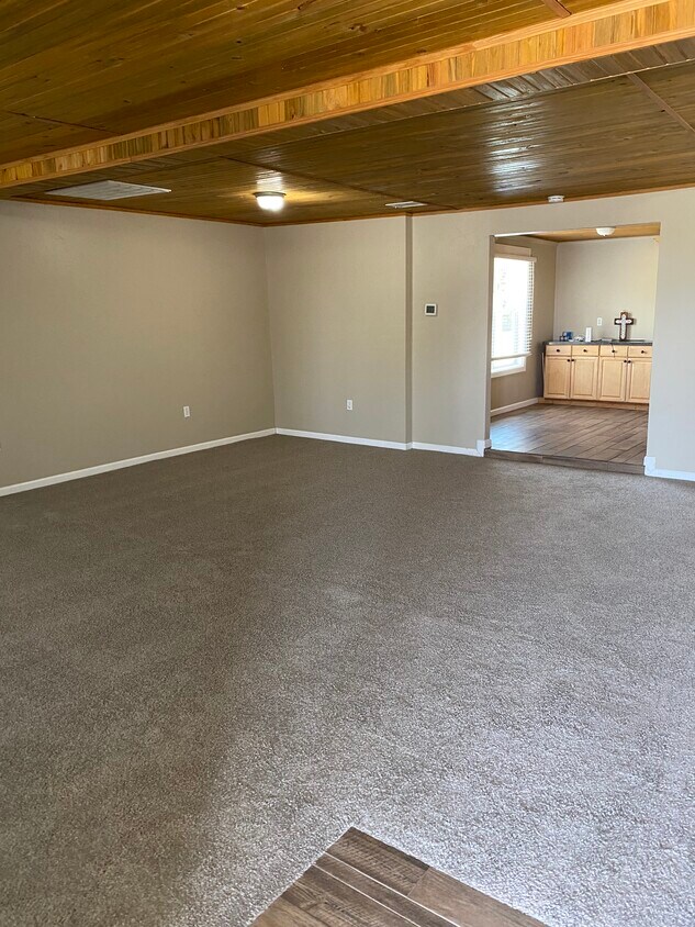 sala de estar - 400 N Plum St