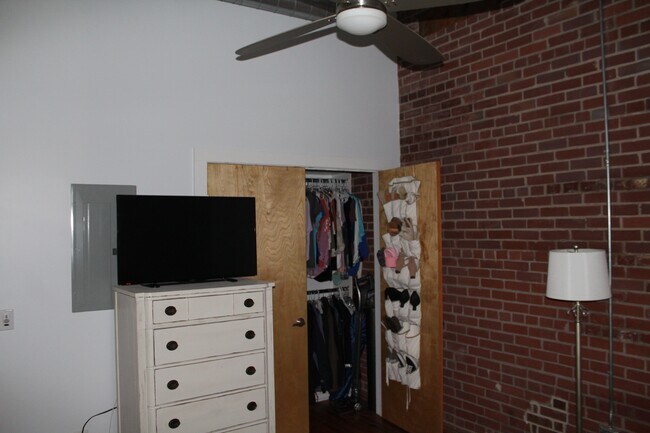 Foto del edificio - 704 Taylor St