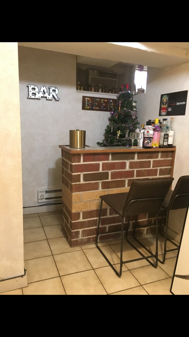 Bar - 3200 21st Ave S