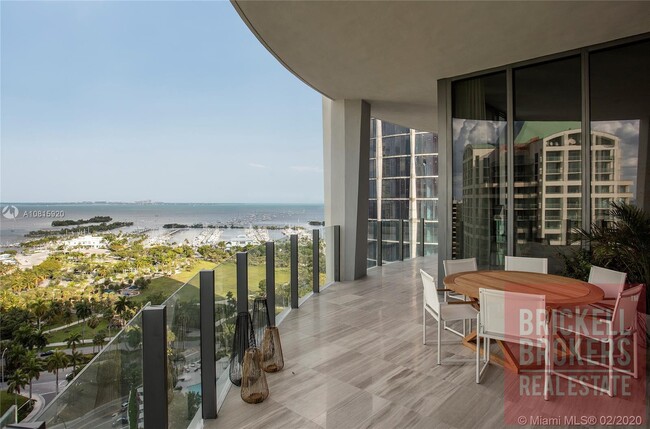Building Photo - 2821 S Bayshore Dr