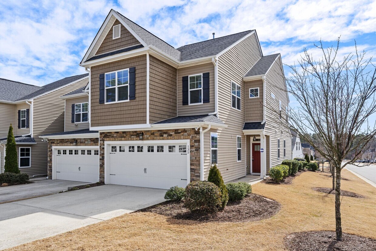 Primary Photo - Available Now! 3 Bedroom, 2.5 Bathroom in ...