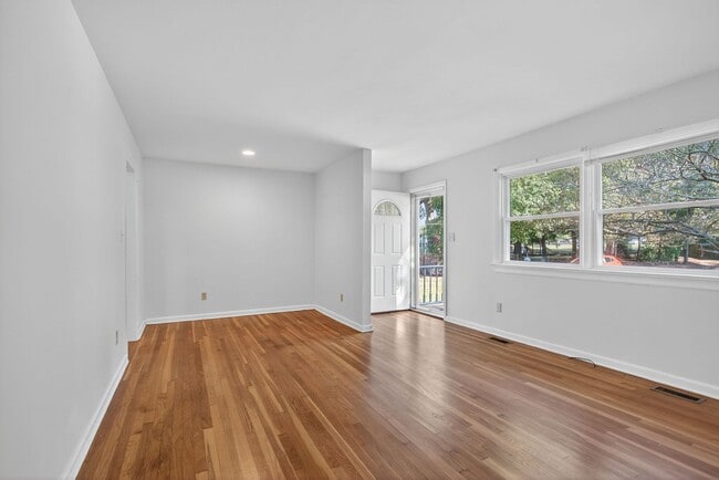 Building Photo - 347 Cabot Dr