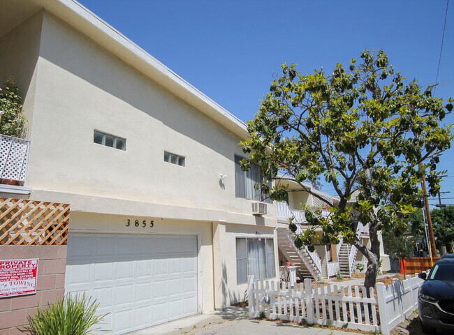 Foto del edificio - 3855 Riverton Ave
