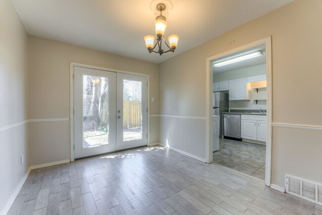 Building Photo - Qualified Tenants Get 50% Off First Month!...