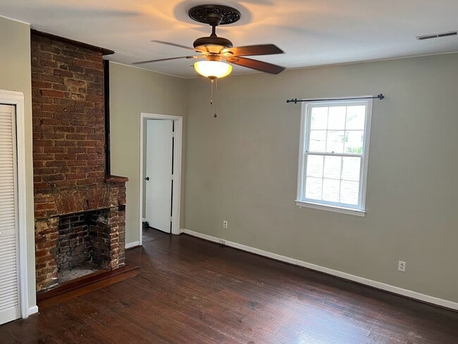 Building Photo - 119 Drake Street Unit B