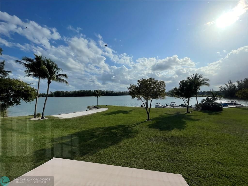 Foto principal - 4061 Crystal Lake Dr