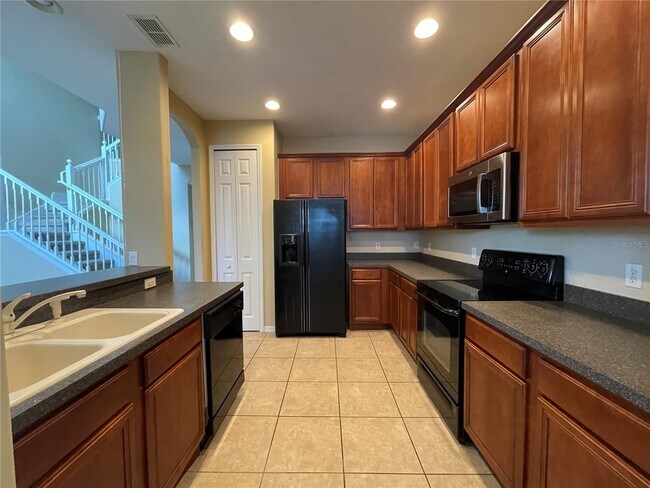 Foto del edificio - 2443 Chatham Pl Dr