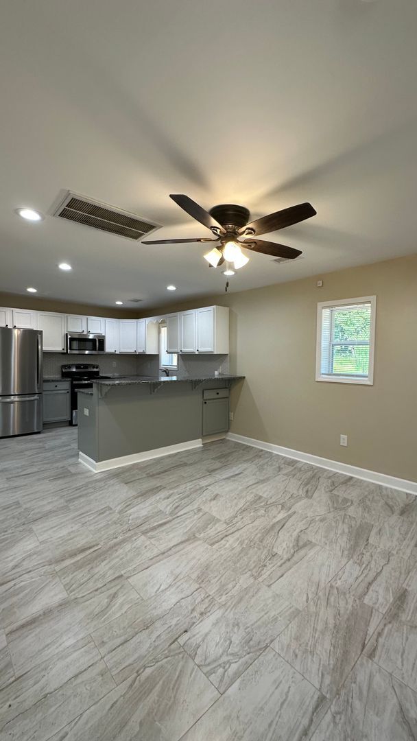 Foto del edificio - Charming Brand New 1 Bedroom 1 Bath Duplex