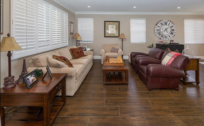 Foto del edificio - Stunning 5-Bedroom Castaic View Home for Rent!