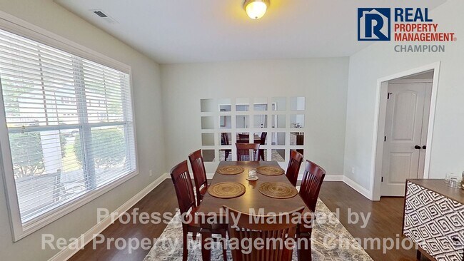 Foto del edificio - Beautiful Executive Home with Open Floorpl...