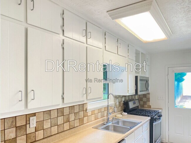 Foto del edificio - 2397 Old Peachtree Rd NW