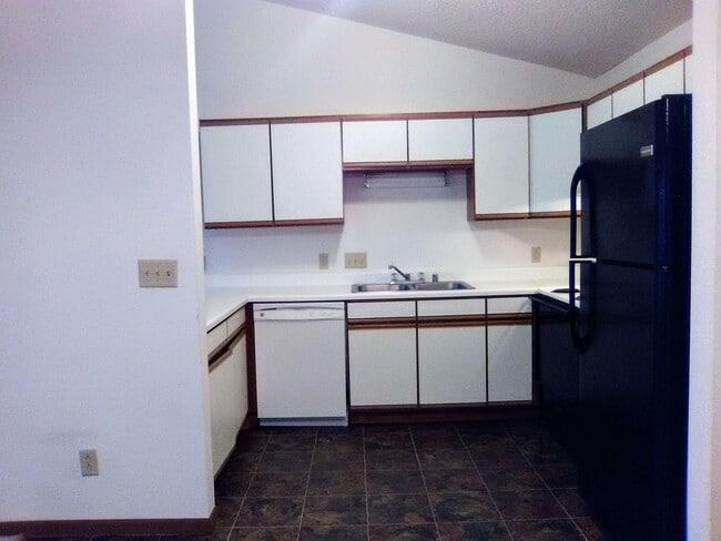 Building Photo - 224 Cardinal Dr