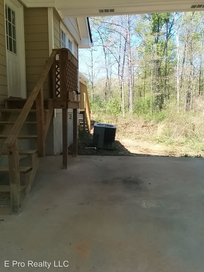 Building Photo - 4 br, 2 bath House - 1025 Mote Rd