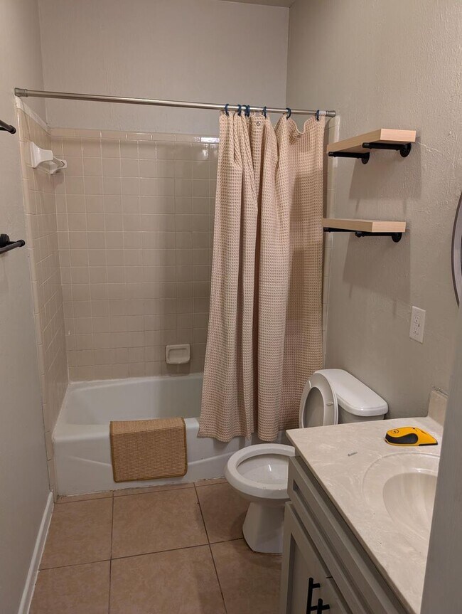 Foto del edificio - 2 Bed / 1 Bath Condo Near TXST & Downtown Square – W/D Included!