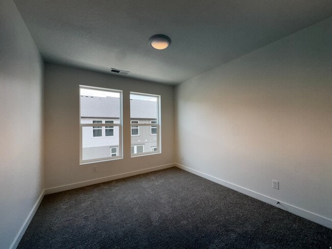 Building Photo - 1562 N 1875 W