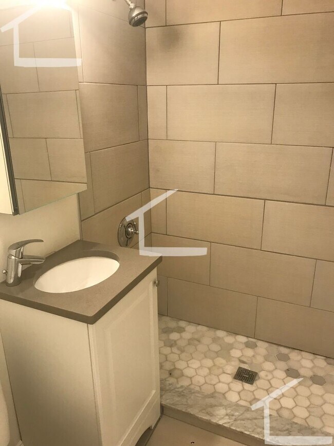 Foto del edificio - Great 4 Grads & Pros!  Modern Apt Near B-L...