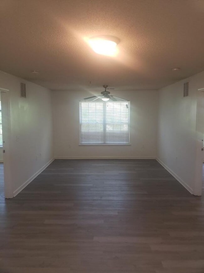 Building Photo - The Pointe