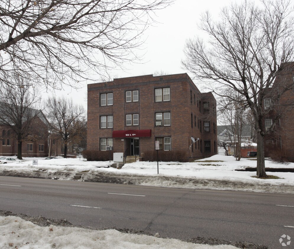 Building Photo - 904 S 17th St