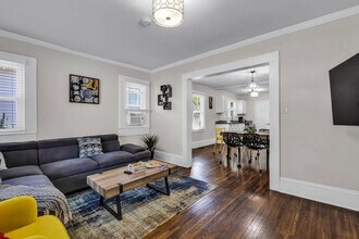 Building Photo - 820 Parkwood Ave